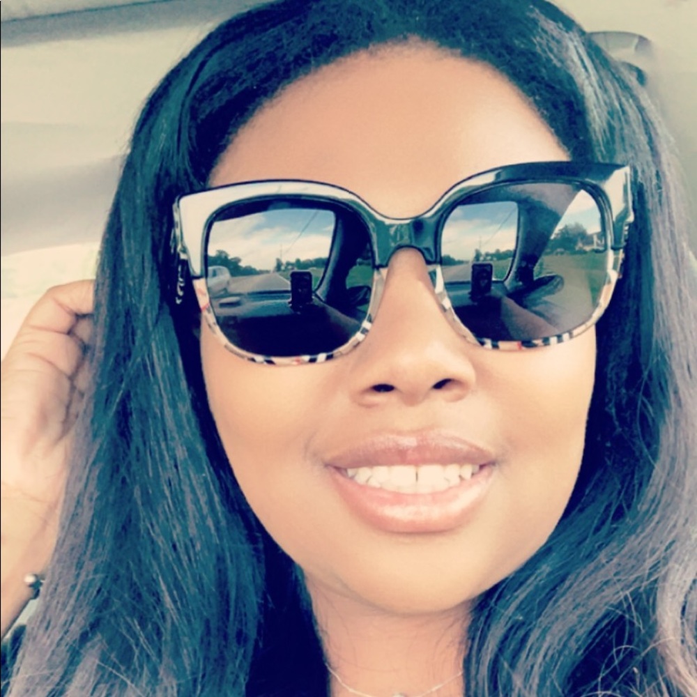 Meet your Posher, Briata